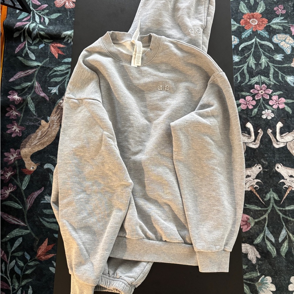 ALO Women’s MEDIUM Accolade Crewneck Pullover Sweatshirt/Pants Set Gray LIKE NEW